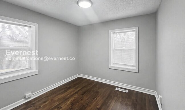 Building Photo - Spacious 3-Bedroom Home with Deck and Modern Appliances