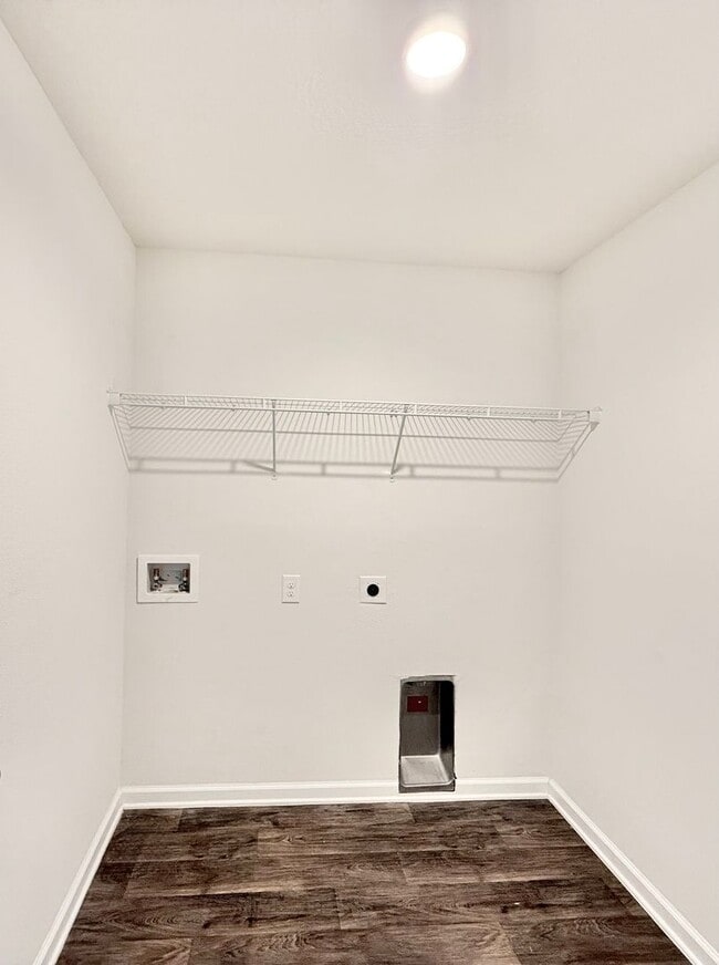 Building Photo - Spacious 4-Bedroom Home - Open Floor Plan