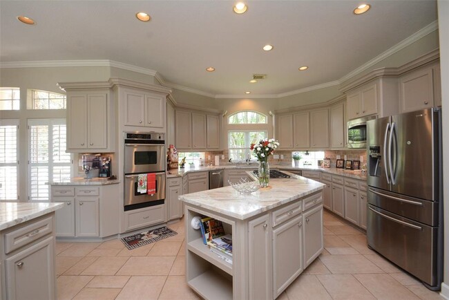 Building Photo - 15302 Bandera Falls Bend
