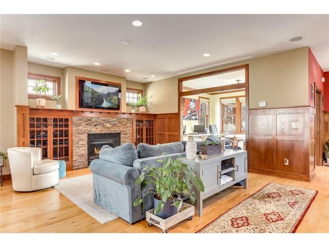 Building Photo - 2012 W Laurel Ave