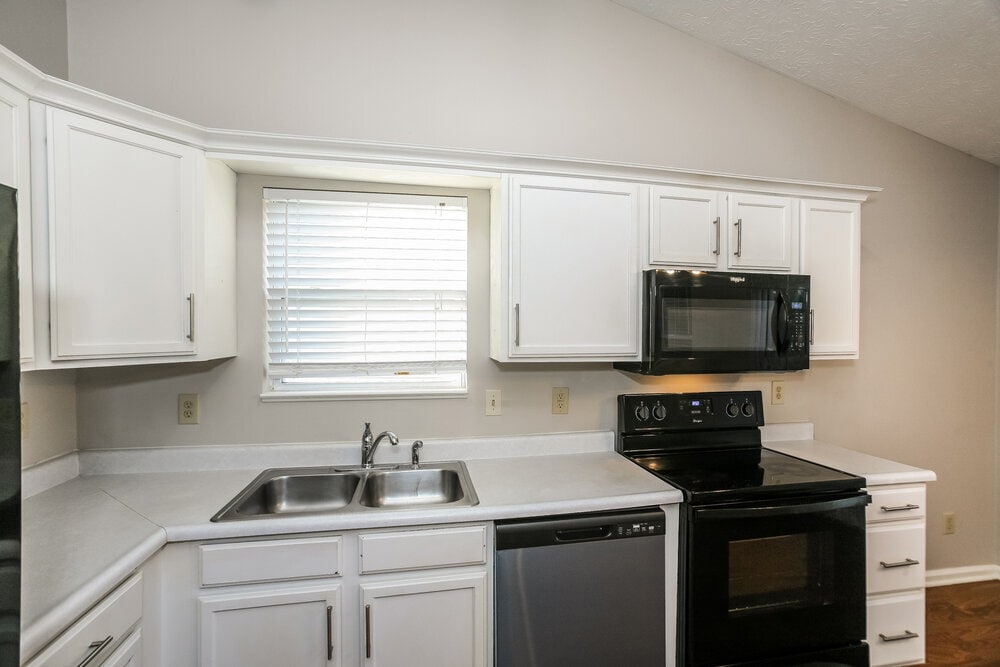 Building Photo - 5882 Glen Haven Blvd