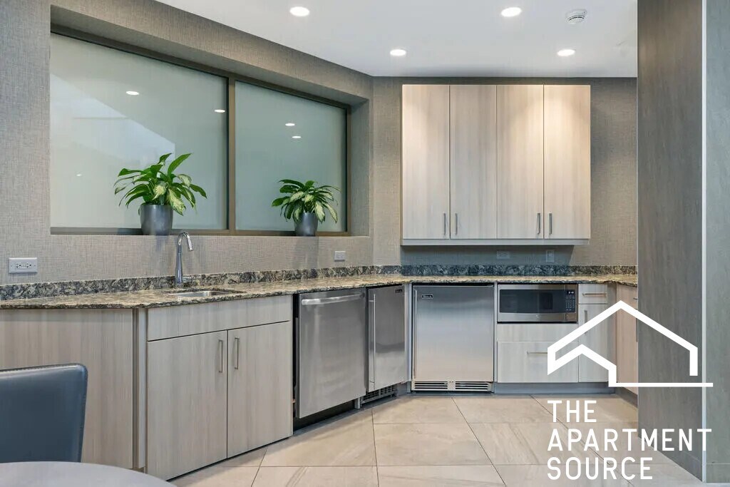 Building Photo - 1130 N Dearborn St