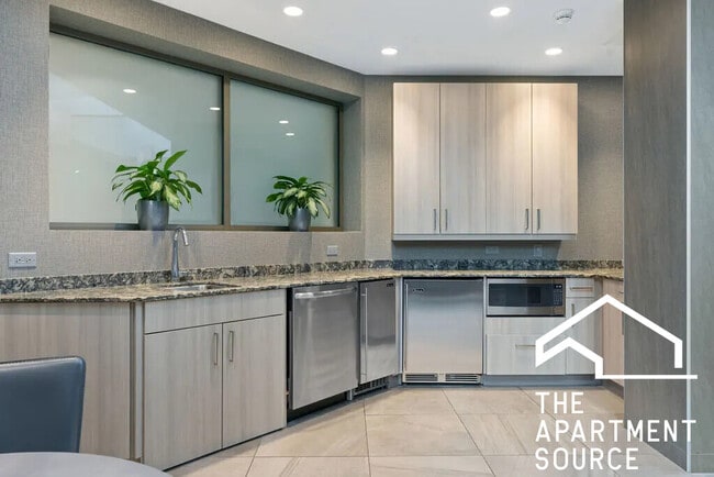 Building Photo - 1130 N Dearborn St