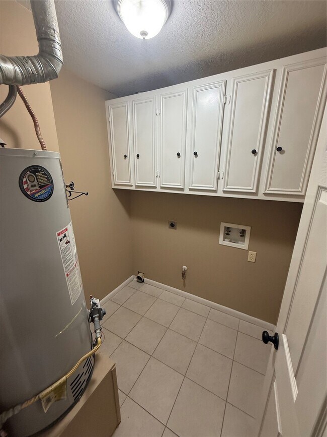 Building Photo - 15715 Rolling Timbers Dr