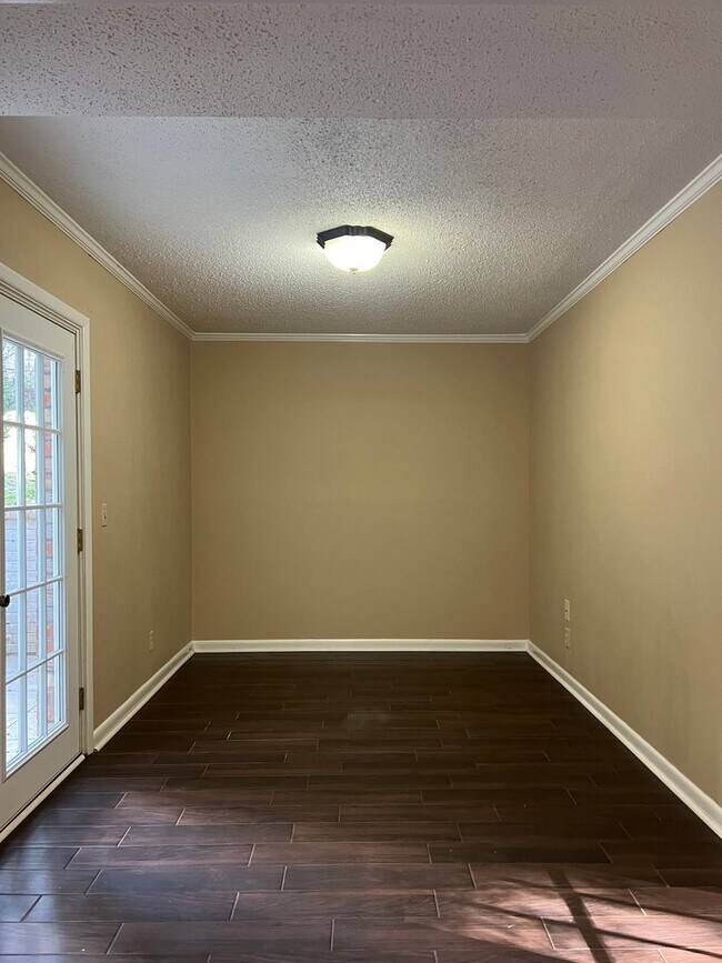 Building Photo - 110 Laurel Cir