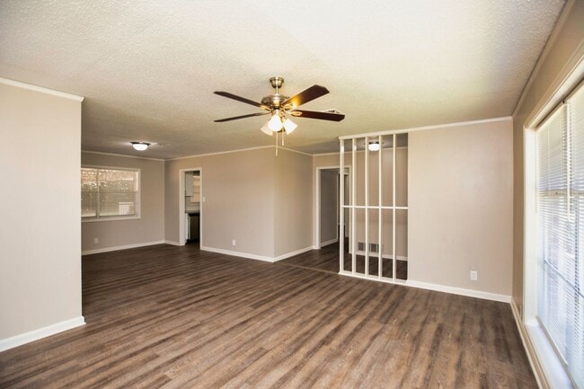 Building Photo - ** 3 bed 2 bath located in Dalraida **Call...