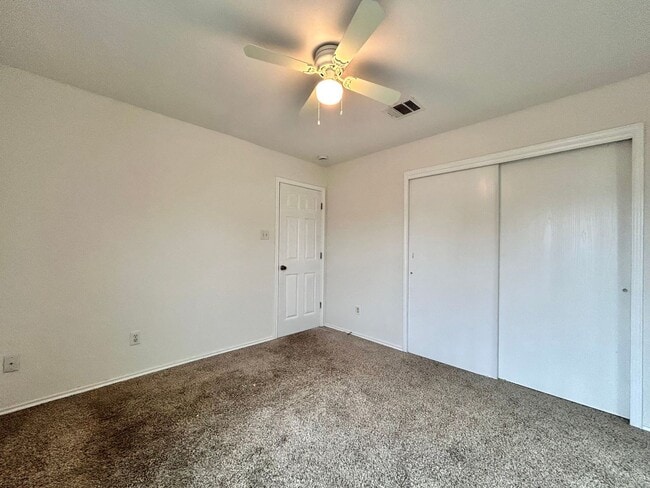 Building Photo - 2417 McCook Dr