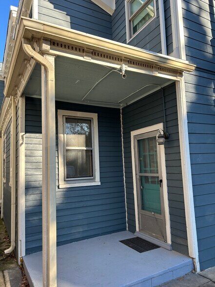 Building Photo - 1103 Oakwood Ave