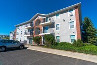 Building Photo - 3 bedroom, 2 bath on College Hill!