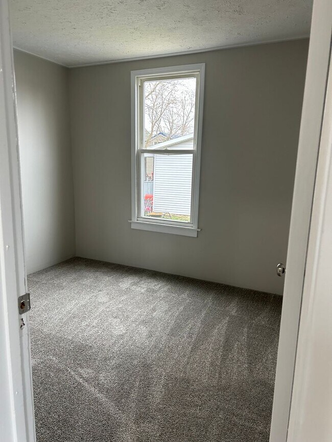 Building Photo - 112 W 3rd St N