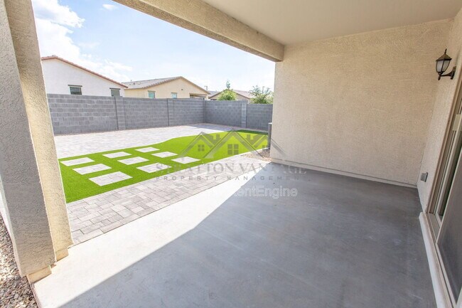 Building Photo - 15427 W Windward Ave