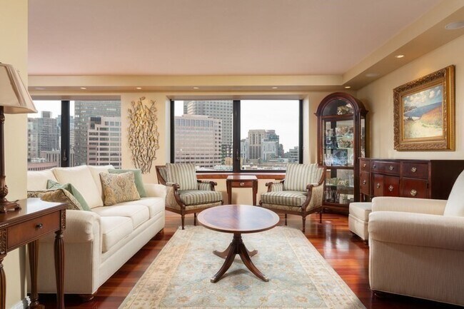 Building Photo - 65 E India Row