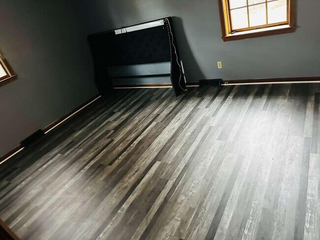 Building Photo - 159 S Parkway Dr