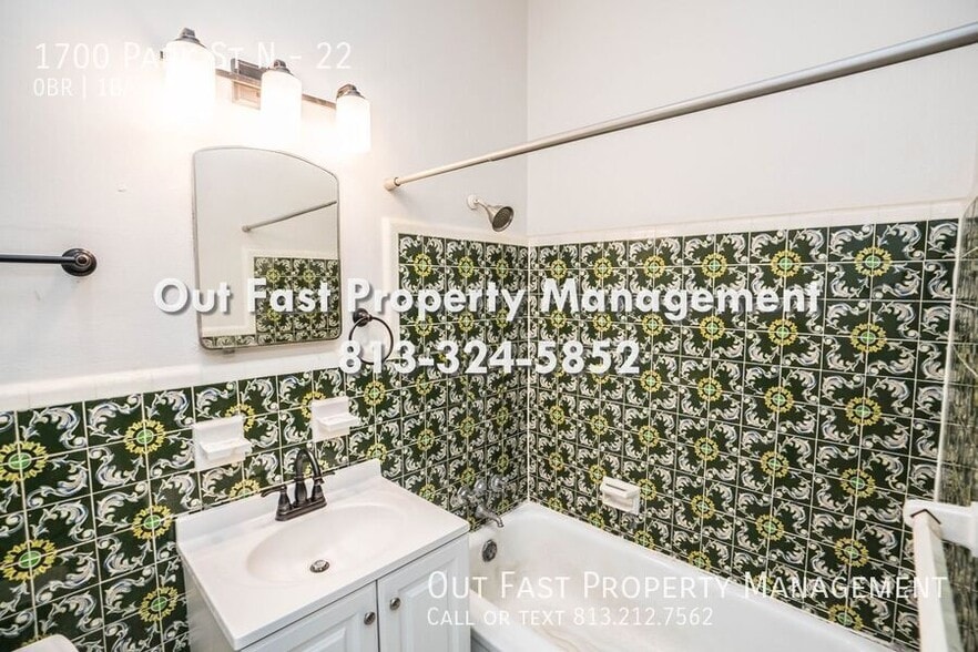 Building Photo - 1700 Park St N