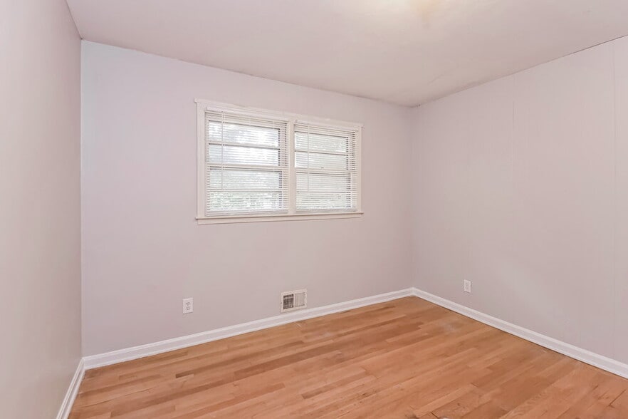 Building Photo - 4630 Cresant Ln