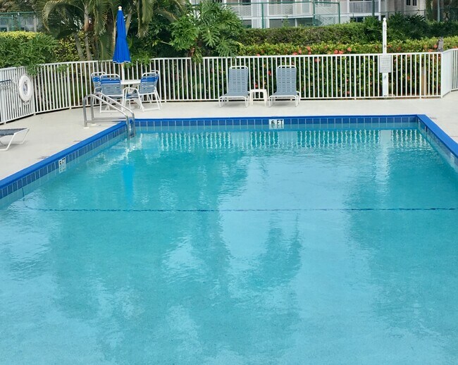 Large pool area - 850 S Tamiami Trl