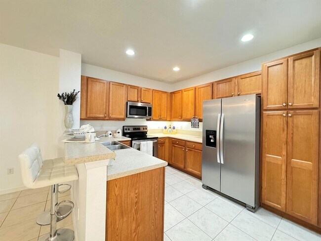 Building Photo - 1019 W Longport Cir