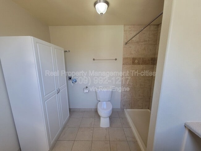 Building Photo - 414 Douglass Ave