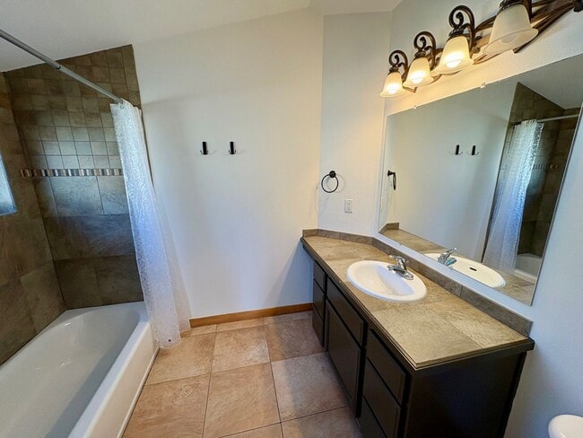 Building Photo - Central District Townhome