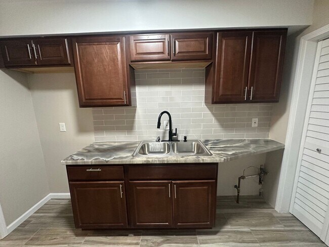 Building Photo - Renovated 3-Bedroom Home – We Welcome Sect...