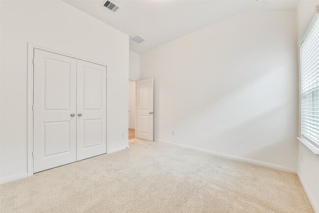 Building Photo - 3914 Sugardale St