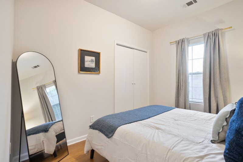 Building Photo - 987 Dimmock St SW