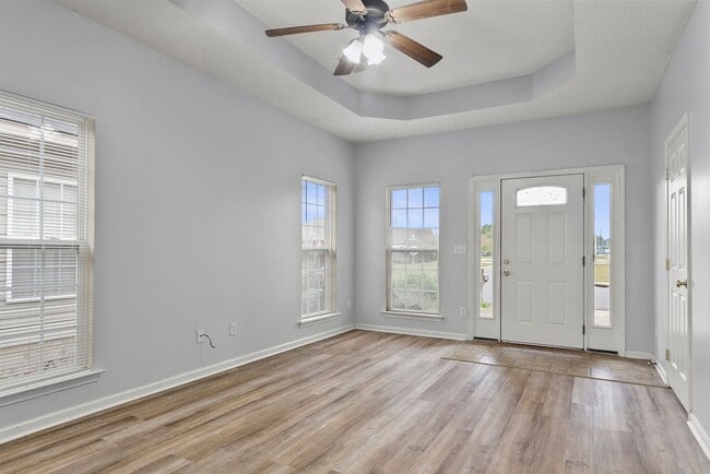 Building Photo - Nice 3 Bed 2 bath Home Available! Schedule...