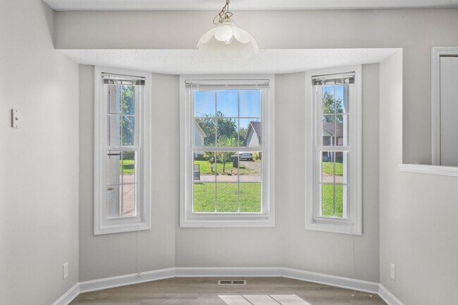 Building Photo - Cozy Charm Meets Modern Touches in Oak Grove