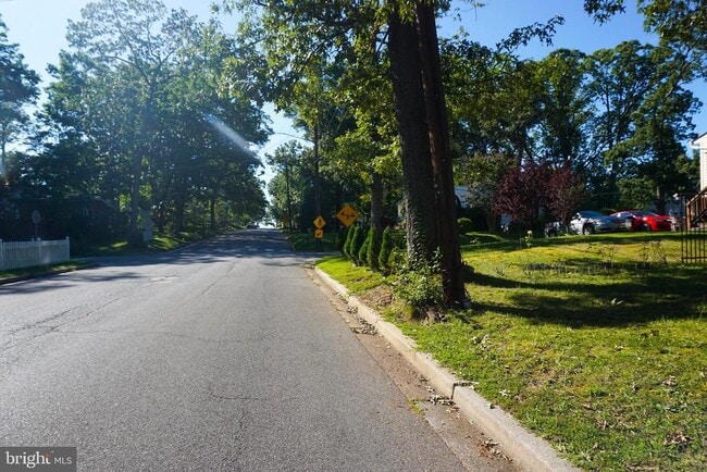 Building Photo - 4904 Hollywood Rd