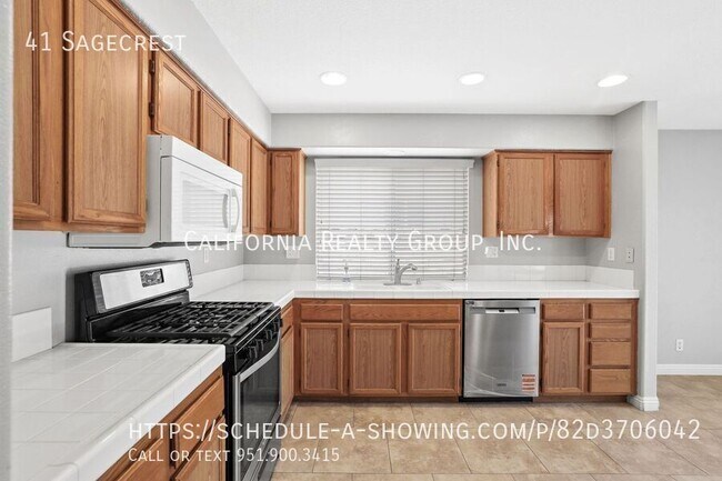 Building Photo - 41 Sagecrest-