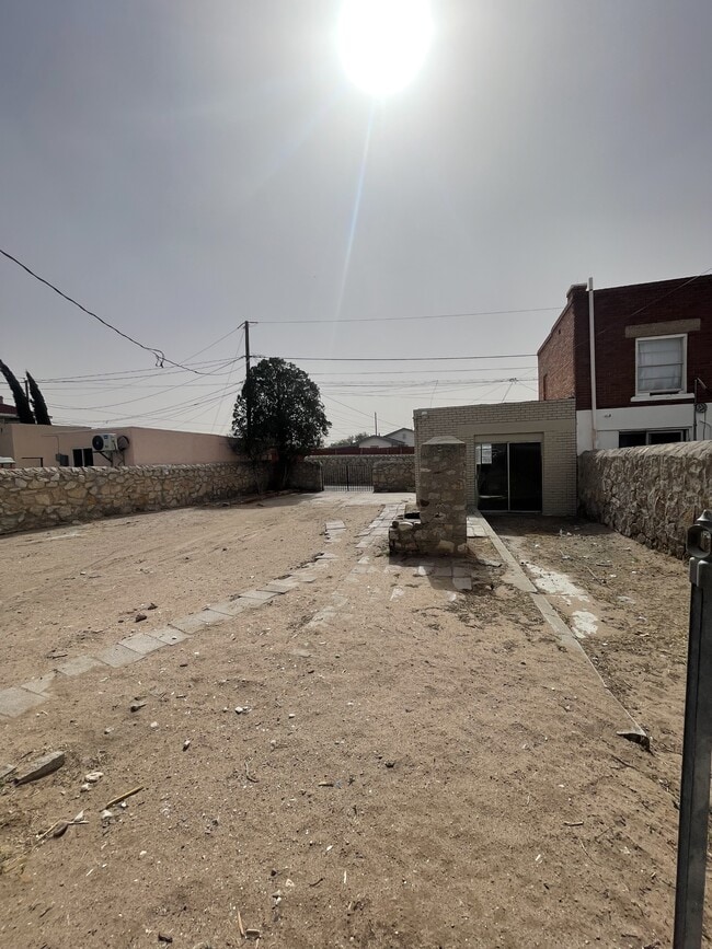 Building Photo - 3720 Chester Ave