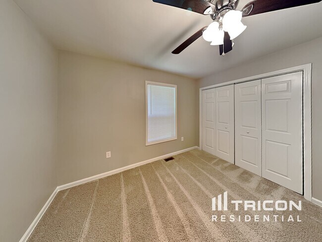 Building Photo - 1657 Lemming Dr SE