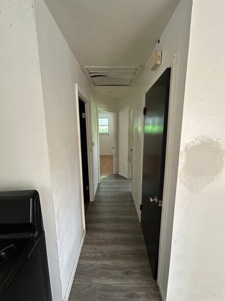 Building Photo - 4211 Ravenwood Ave