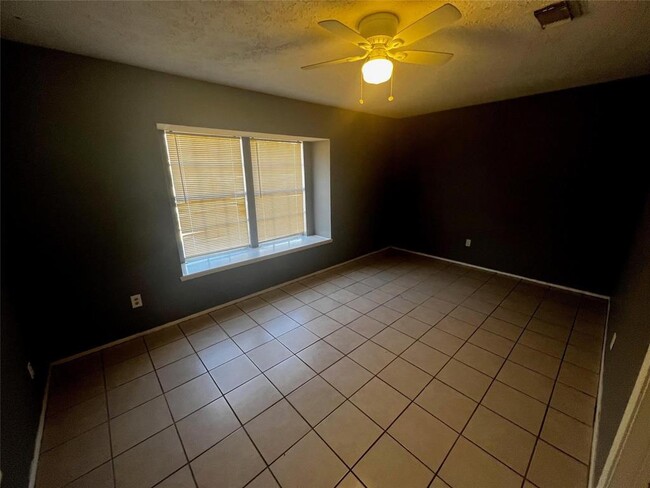 Building Photo - 22119 Diane Dr