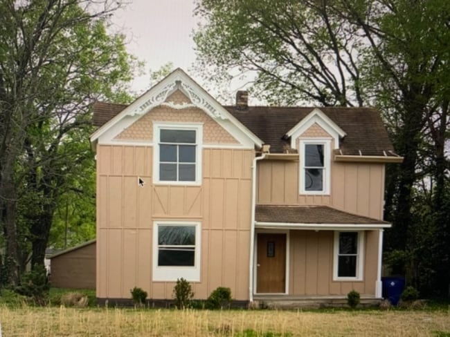 Primary Photo - 2025 E 3rd Ave