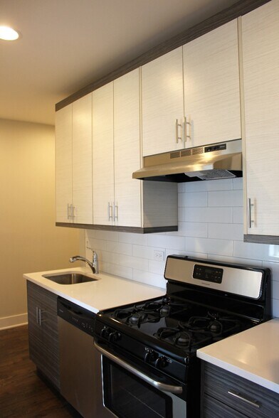 Building Photo - 3919 N Janssen Ave