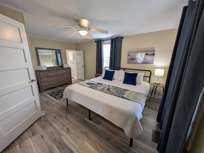 Building Photo - 619 S 14th St