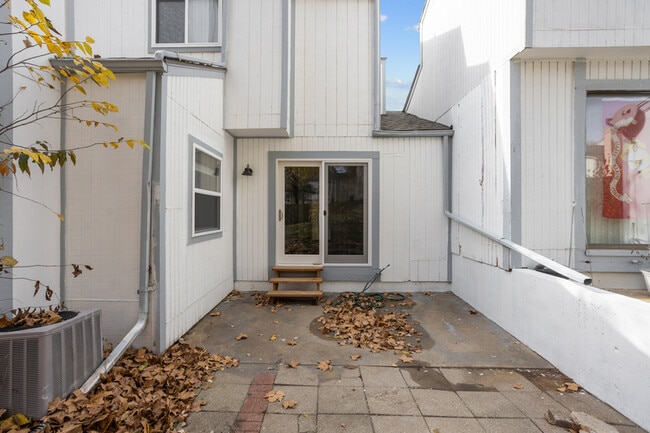 Building Photo - 642 NW Valleybrook Rd