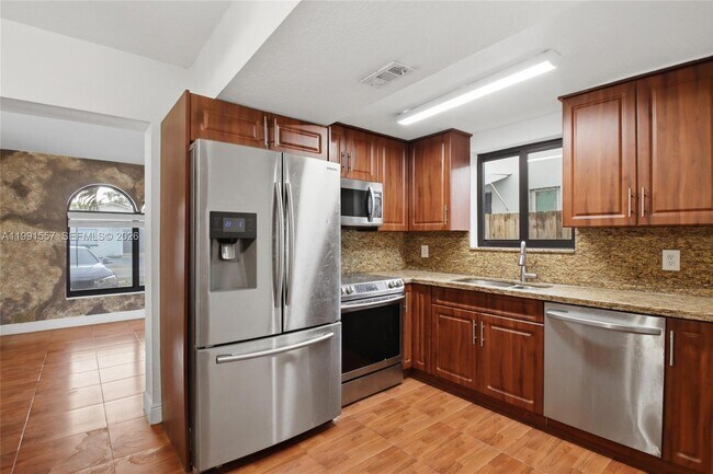 Building Photo - 3210 SW 26th St