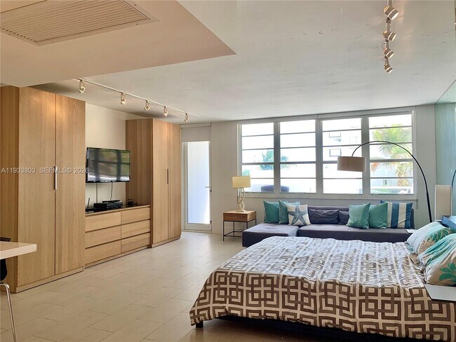 Building Photo - 100 Lincoln Rd