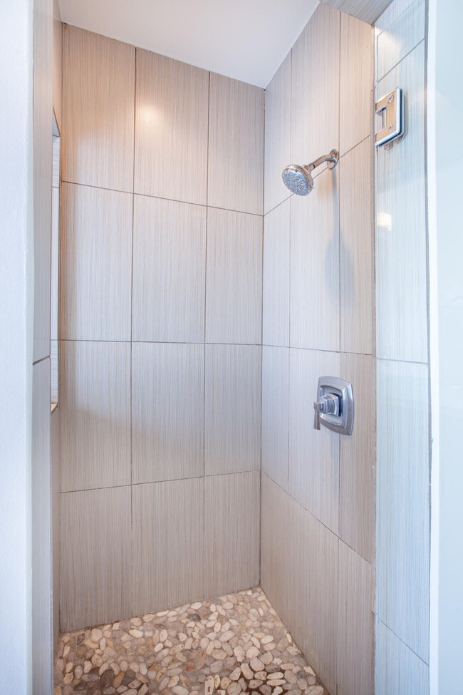 Building Photo - 2007 E Andreas Rd