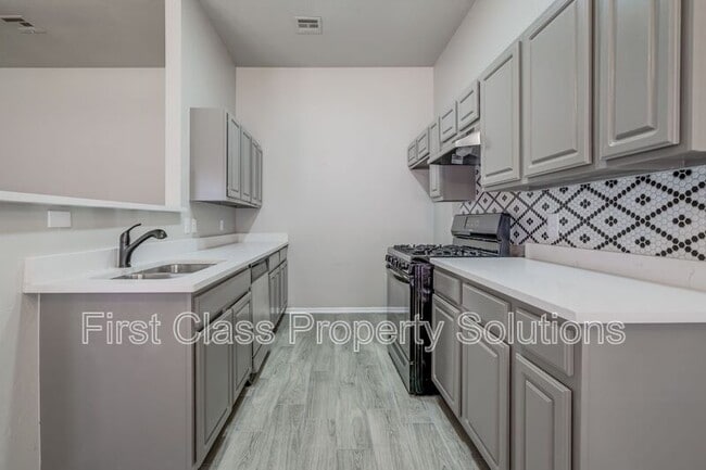 Building Photo - 1322 Commerce Dr