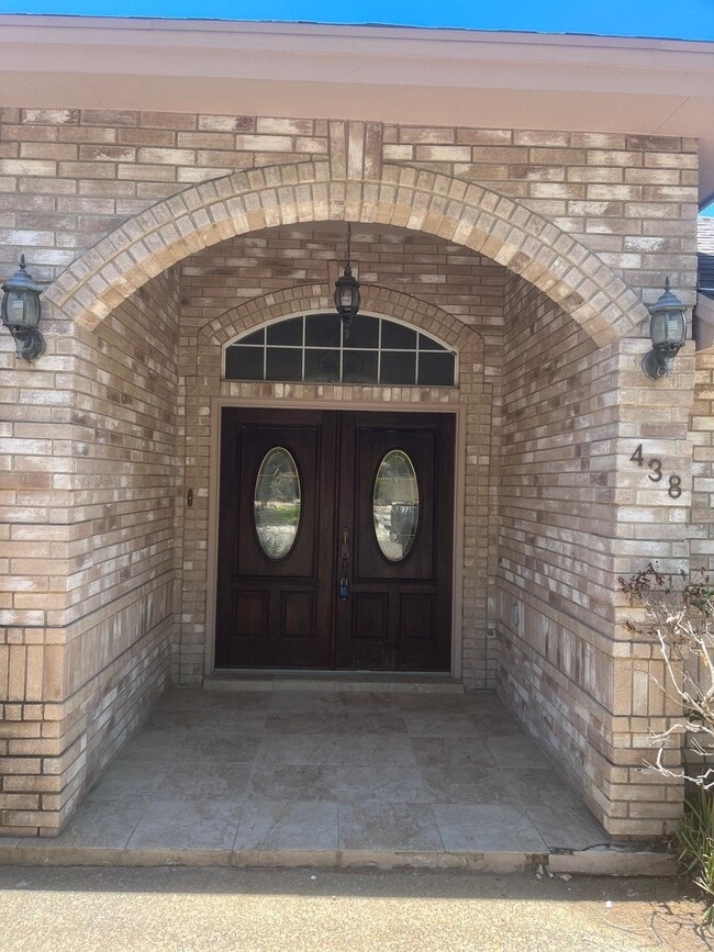 Building Photo - 438 St Croix Dr