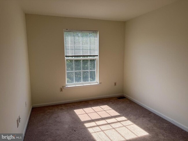 Building Photo - 99 E Highland Cir