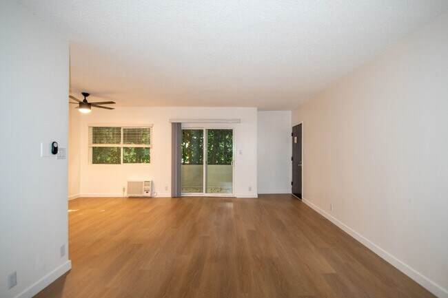 Interior Photo - 10855