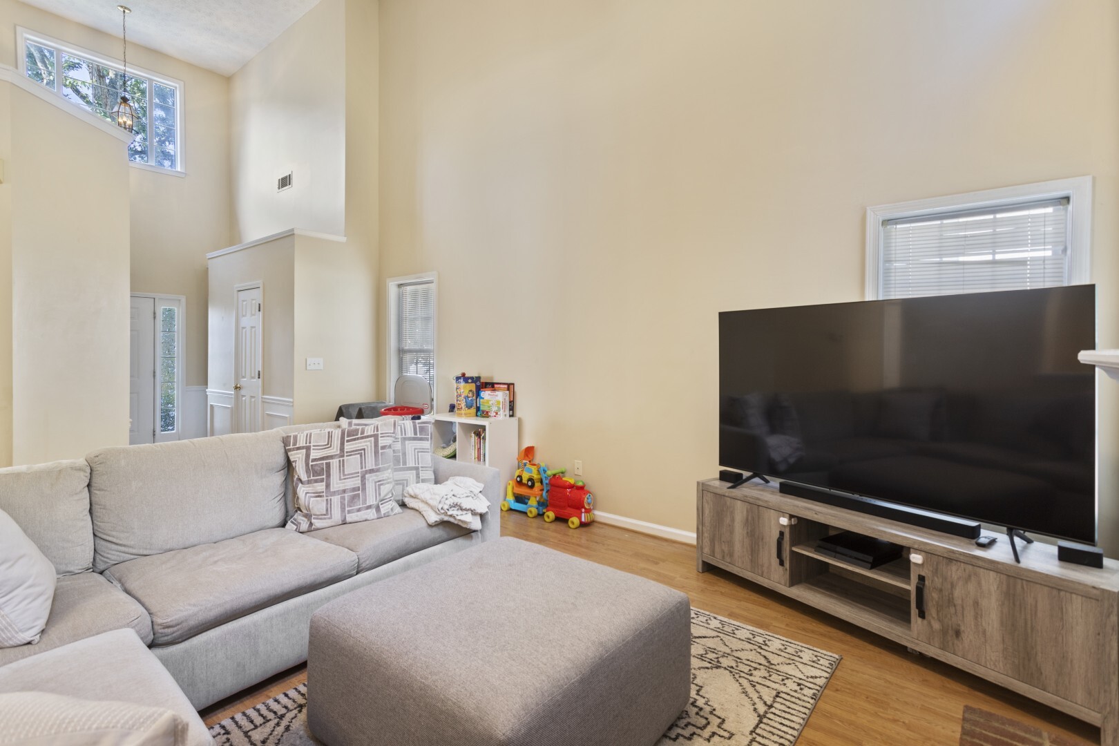 Building Photo - 2260 Winthrope Way Dr