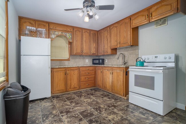 Building Photo - Updated 3 Bedroom Benson Home