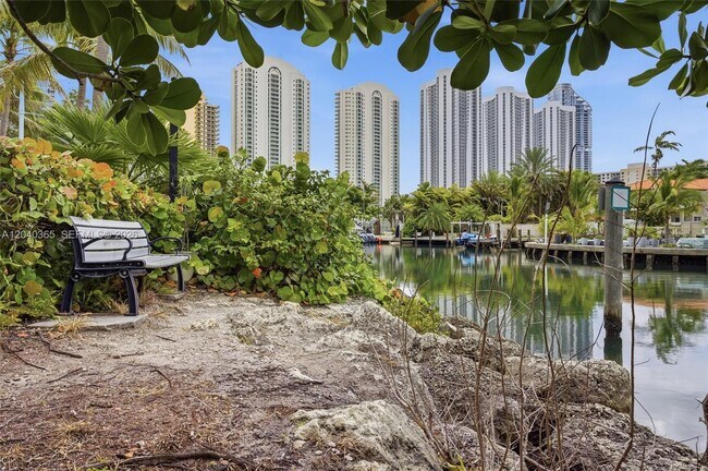 Building Photo - 16500 Collins Ave