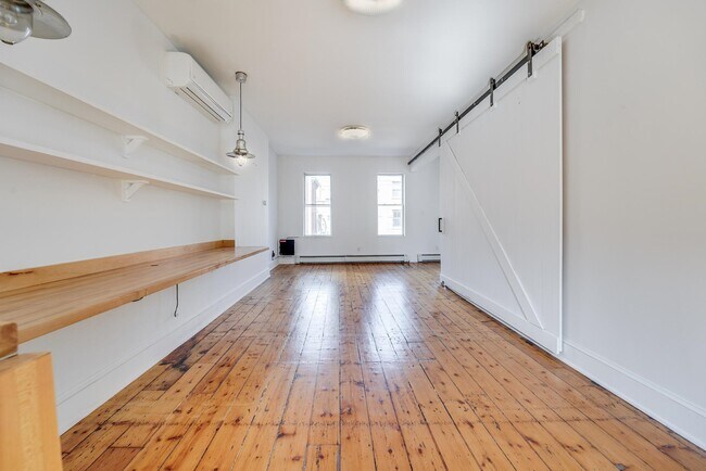 Primary Photo - 223 8th St