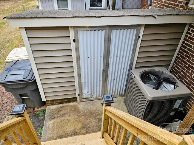 Building Photo - 1540 Cooper Ave